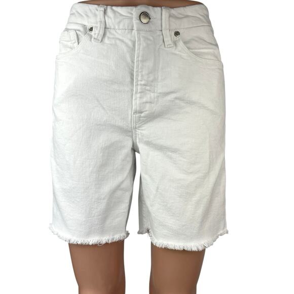Good American Icon White Denim Mid Rise Crop Raw Hem Bermuda Jeans Shorts Sz 25 - Picture 1 of 5